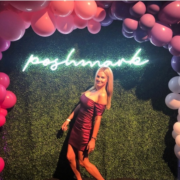 🦋 Poshmark Ambassador Tina Briggs 🦋 - Picture 3 of 17